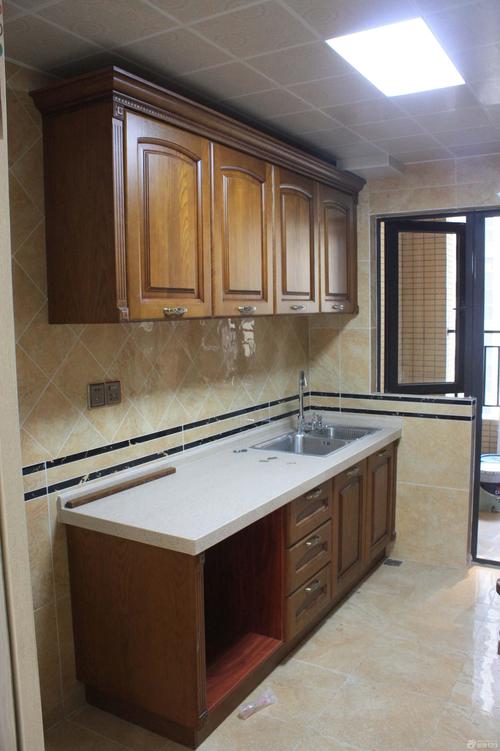 2020最新歐式廚房櫥柜設(shè)計(jì)實(shí)景圖