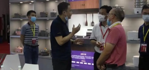 偉星集成灶亮相第30屆中國家電交易會